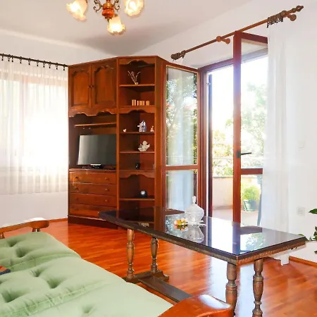 Appartamento Vera-2 By Interhome