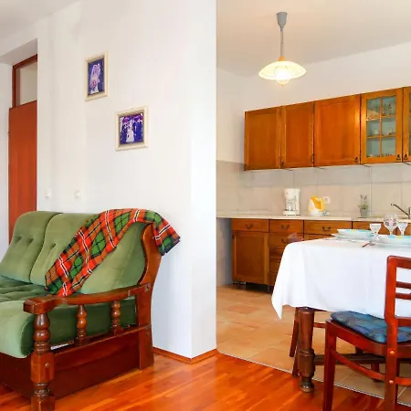 Apartment Vera - Mlk326 By Interhome *